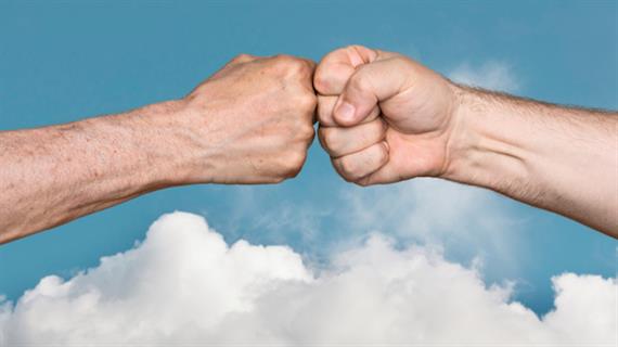 19-alternatives-to-the-fist-bump.tmb-570.jpg