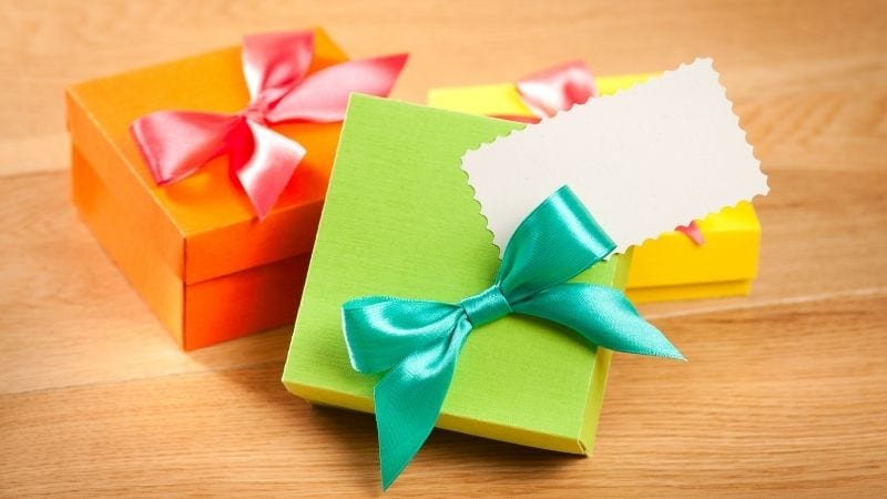 Gift wrapping summer theme