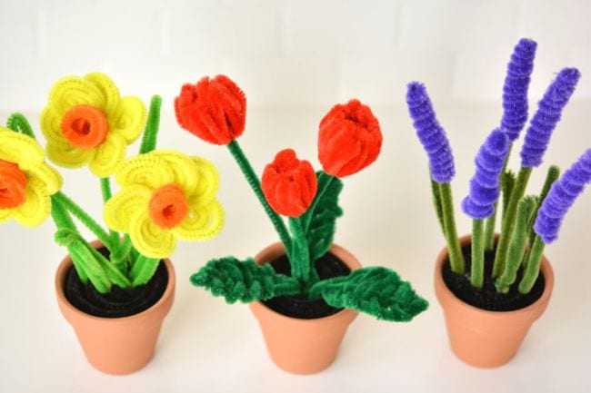 Colorful flowers made of pipe cleaner - pipe cleaner crafts