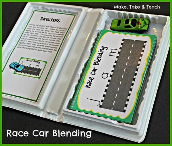 Kelimeleri seslendirmek için Yarış Arabası Karıştırma yazdırılabilir kartlarına sahip kibrit kutusu araba (NASCAR Öğretim Fikirleri)