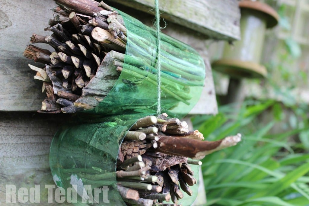 Simple Bug Hotel - these bug hotels make the perfect Garden Craft for young explorers and scientists this Spring and Summer. Easy to assembly (a great garden craft for toddlers too!) and great for observation and exploration. Get closer to nature this summer, with this wonderful and easy garden craft for kids!! Love Bugs. Love Bug Hotel DIYs!! #bugs #bughotel #spring #garden #crafts #steam