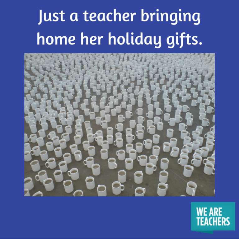 مجرد معلمة تجلب معها هدايا العيد إلى المنزل