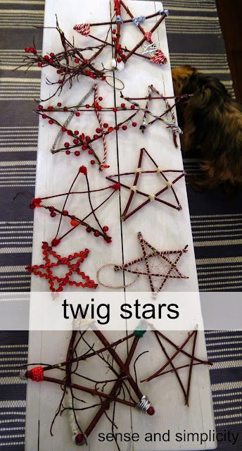 Artesanías de estrellas hechas de ramitas.