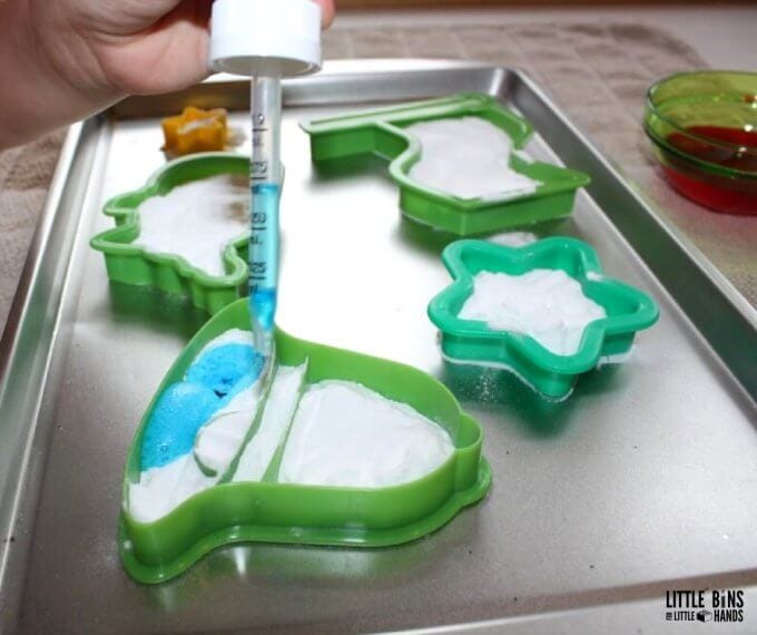 Baking soda in cookie cutters science