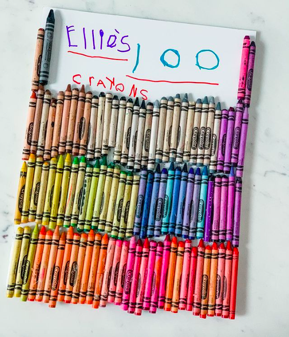 100 يوم لأفكار المدرسة: قطعة من الورق عليها 100 قلم تلوين