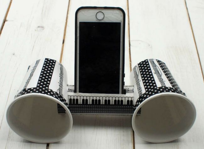 DIY smartphone amplifier made from paper cups