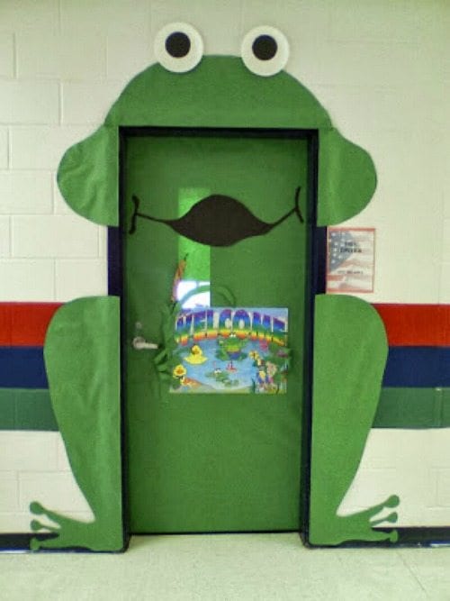 Door decoration of a frog