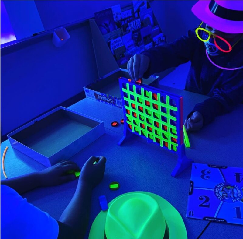 Connect Four Glow Day