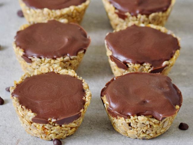 Granola cups with sunflower seed butter and chocolate (Healthy Snacks for Kids)