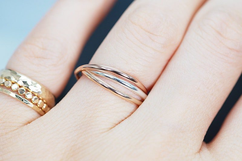 Hand with an interlocking fidget ring of three thin bands