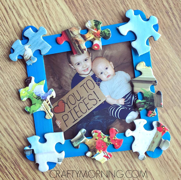 Photo frame with puzzle piece, as an example of the best Father's Day crafts for kids