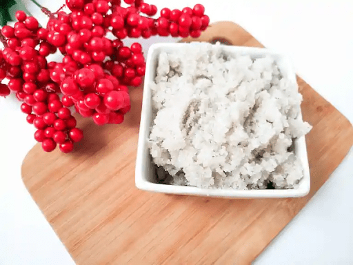 Vanilla sugar scrub and cranberries