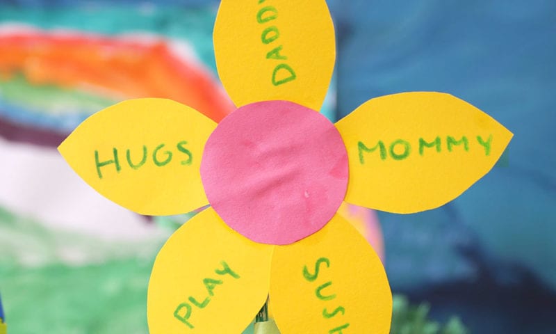 Gratitude flower with colored paper.