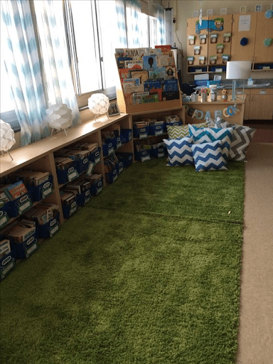 Classroom with green rug resembling grass as an example of a nature themed classroom