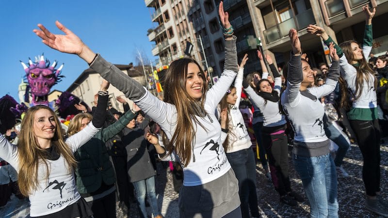 9 Awesome School Flash Mob Videos