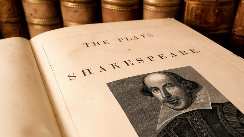 Teaching How to Teach Shakespeare So Your Students Won't Hate Itg_Shakespeare_in_the_Classroom_Plays