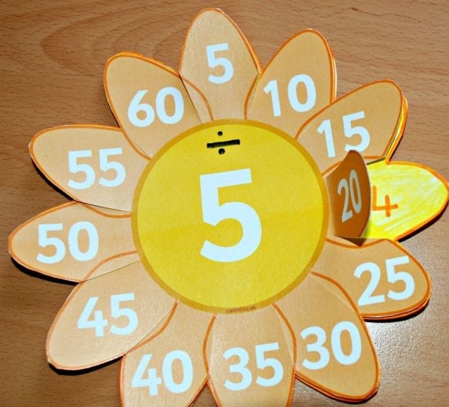 Paper flower with the number five in the middle and dividends on the petals