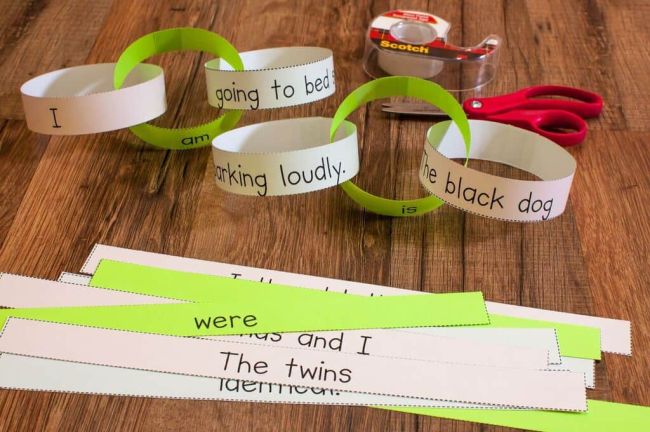 Paper chain made of word links with helping verbs